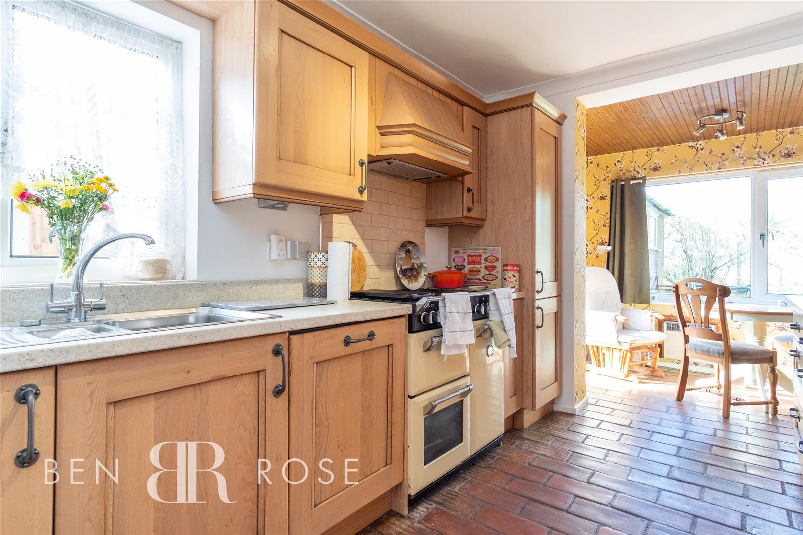 4 bed property in Stirling Close, Leyland